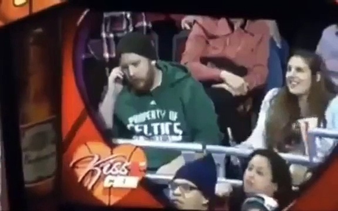 The Chicago Bulls KISS CAM!!