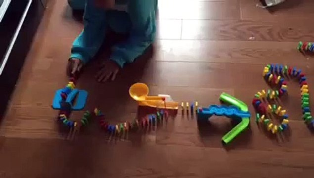 150 dominoes! Domino rally #1