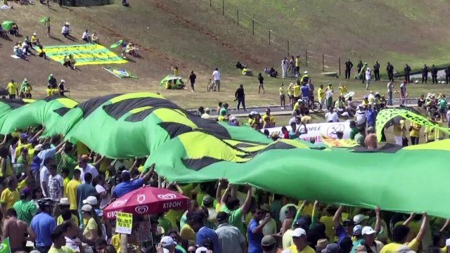 Miles de brasileños gritan “Fora Dilma”