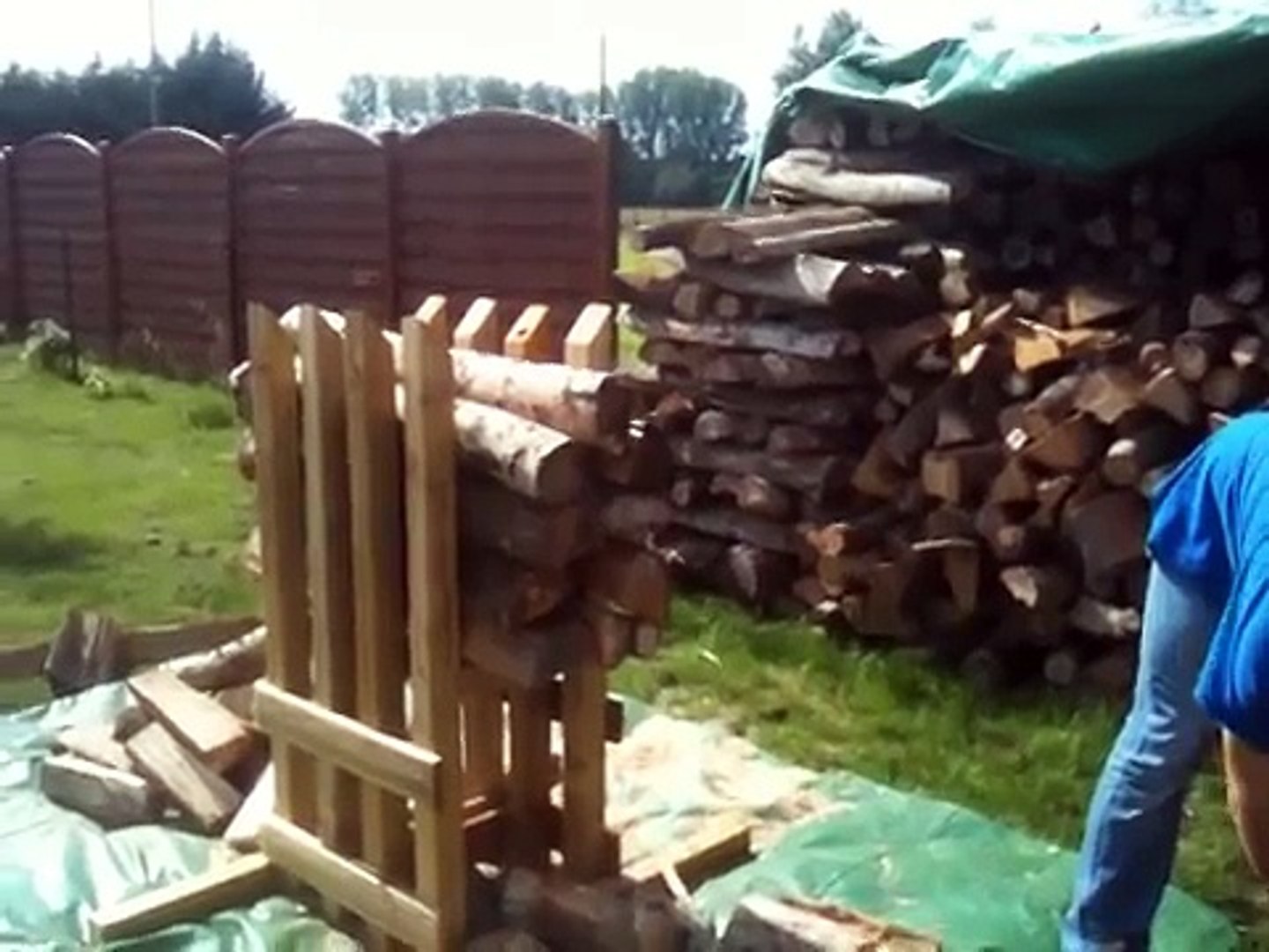 Chevalet pour débiter du bois de chauffage en buche de 30 cm ou 50 cm -  video Dailymotion