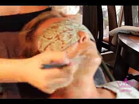 Sharp Ladies Shaving First Experiences: Straight Razor Shaving A Woman's Face