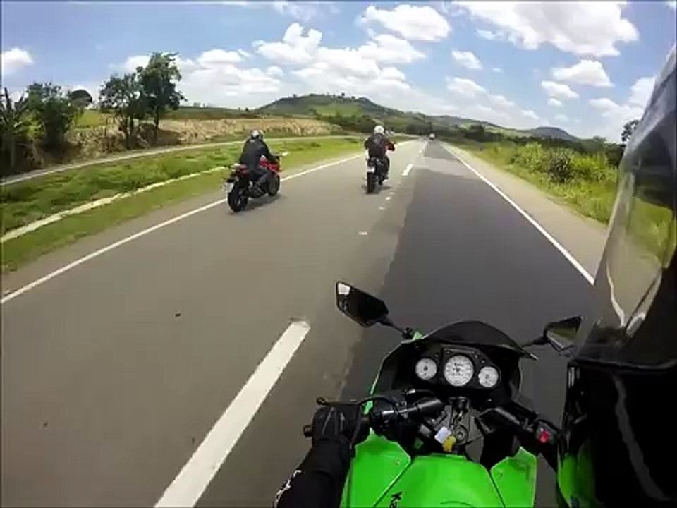 Acidente de moto Kawasaki Ninja - Rod. 262