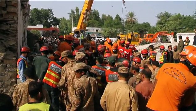 Pakistán: Atentado suicida mata a un ministro y 11 personas más [VIDEO]