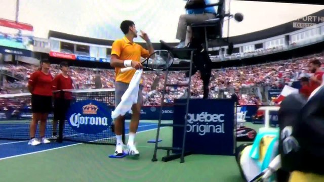 Djokovic s'énerve quand un spectateur fume un joint en plein match !