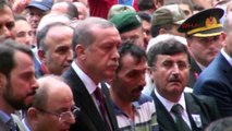 Erdoğan şehit polisin cenazesine katıldı