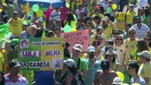 Brésil: des milliers de personnes contre Dilma Rousseff