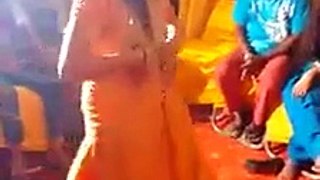Pakistani girls dancing in a party , Free girls chat rooms without registration