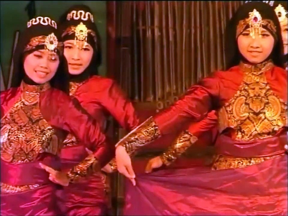 OSEBI 2013 - Juara 3 Tari Kreasi Nusantara (TARI GANDHIS - SMA KESATUAN BANGSA YOGYAKARTA)