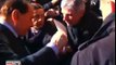 Agresion brutal a Silvio Berlusconi en un mitin en Milan RAINEWS (Secuencia completa)