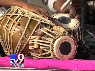 Télécharger la video: CHAALO GUJARAT 2015 : Osman Mir enthralls music lovers  in New Jersey, USA  - Tv9 Gujarati