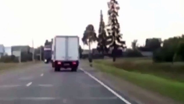 2 cyclistes sortent miraculeusement indemnes d'un accident