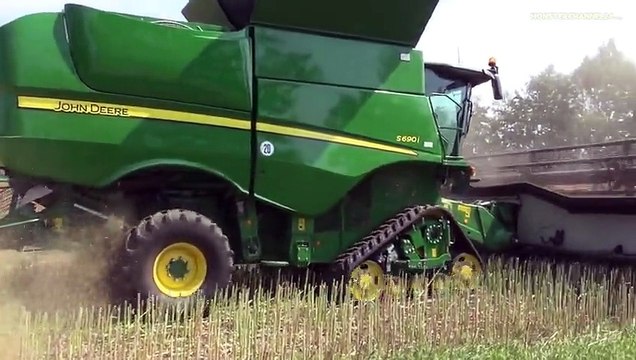 Monster machine! New John Deere combine harvester S 690 i at work