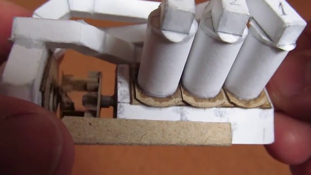 Moteur V6 réalisé en papier