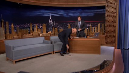 Sir Ben Kingsley casse un portable pendant son interview avec Jimmy Fallon - Tonight Show du 12/08, sur MCM !