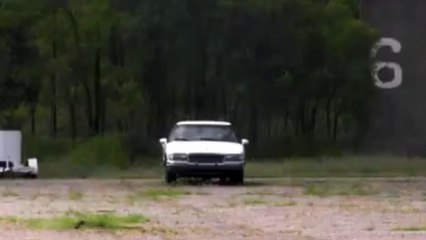 Entrenamiento de artificieros volando coches