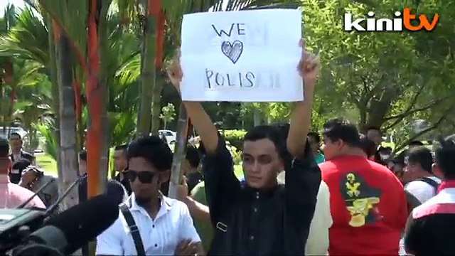 Students demand Zahid step down