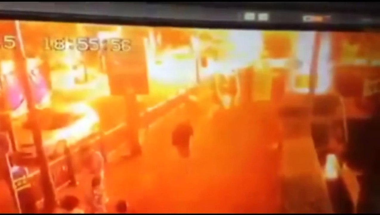 エラワンの祠の交差点の爆発2015年8月17日Bangkok Post Videoより