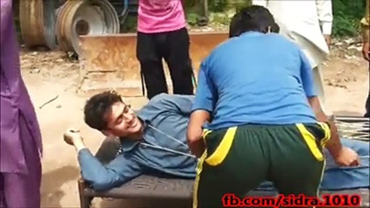Aj Kal ka larkoo ke Masti very funny - only on leaklive
