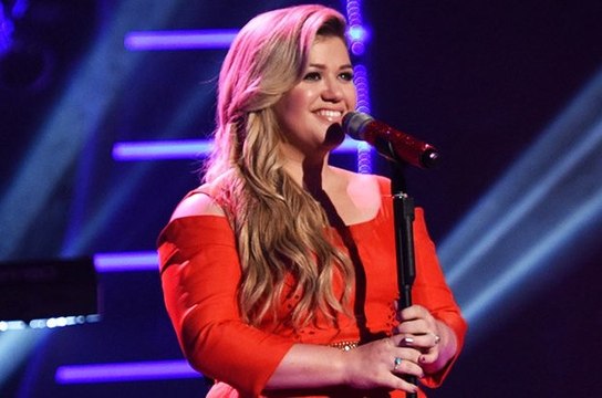 Kelly Clarkson Killing Me Softly cover Fan Request San Diego HD