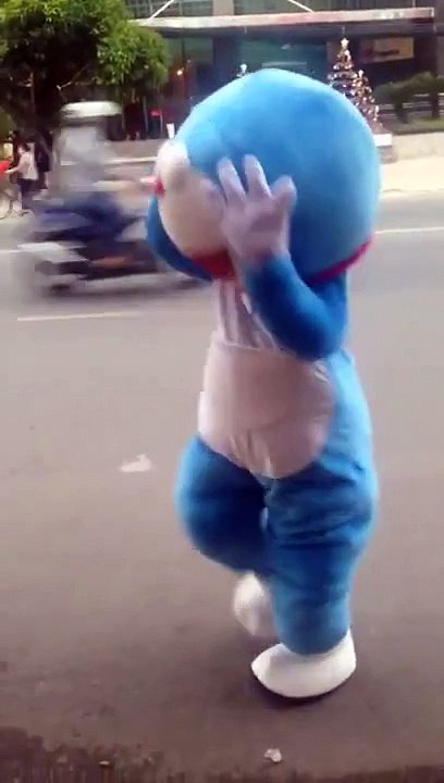 Điệu nhảy gợi cảm của doremon đường phố !!
