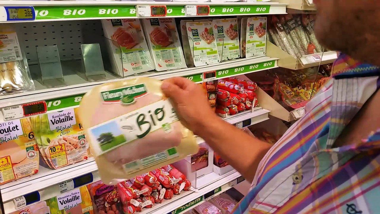 Les agriculteurs contrôlent les rayons des grandes surfaces de Saint-Lô