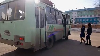 Прикол!Смешное видео! СОСИСКА НЕ УСПЕЛА НА АВТОБУС