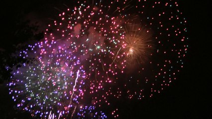 第67回諏訪湖祭湖上花火大会の様子(スターマイン2回)【8/15 19:00～】/Fireworks display in a Lake the 67th Suwa festival lake