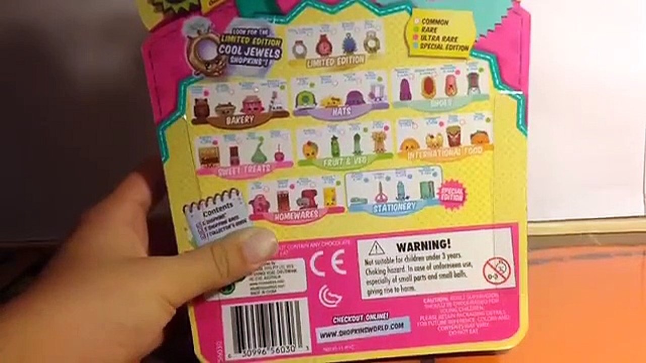 Opening Shopkins packs!