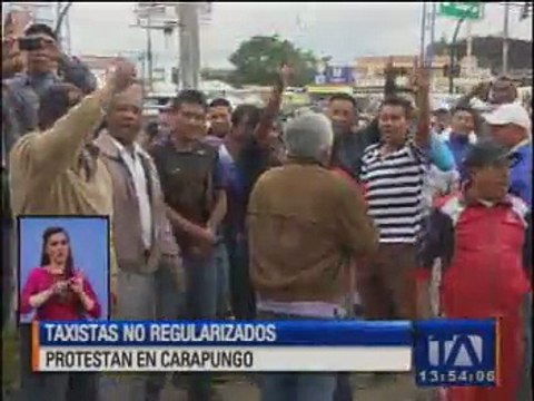 Taxistas no regularizados protestan en Carapungo