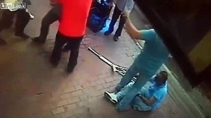 Un delincuente con una pierna intentó disparar su pistola y sucedió esto