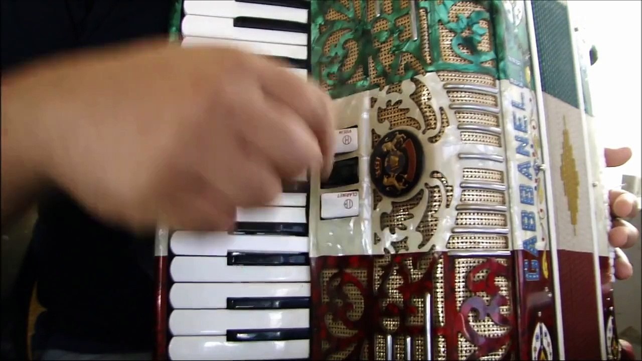 (Parte 2) Como Aprender A Tocar El Acordeon (Escalas Mayores)