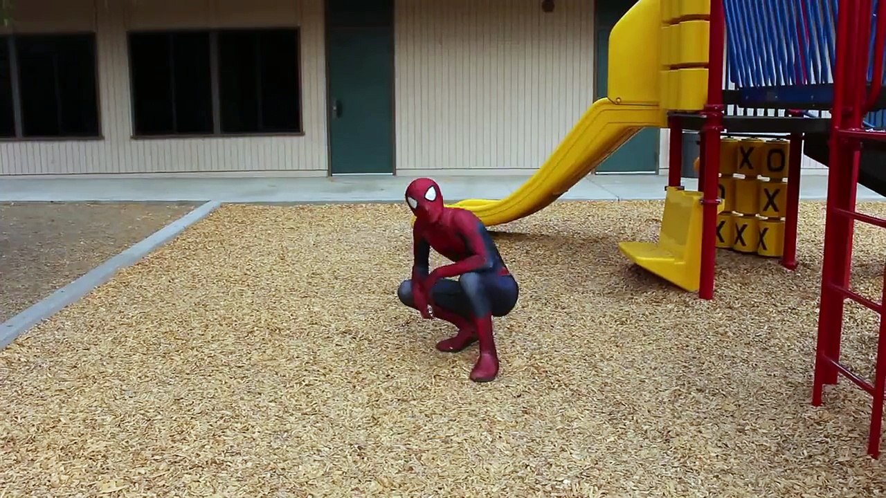 Spiderman VS Casper @Andrawiz