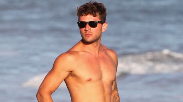Ryan Phillippe is Shirtless on the Beaches of Malibu