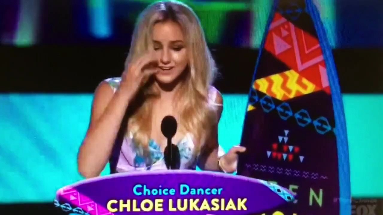Chloe Lukasiak Beats Maddie's Ziegler To Win Teen Choice Choice Award Dancer