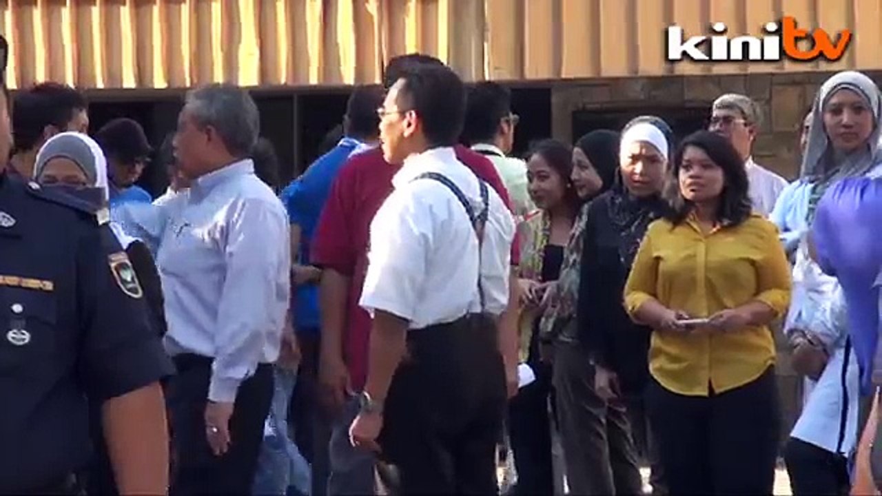 Fist and 'flying noodles' greet lone protester at Utusan HQ