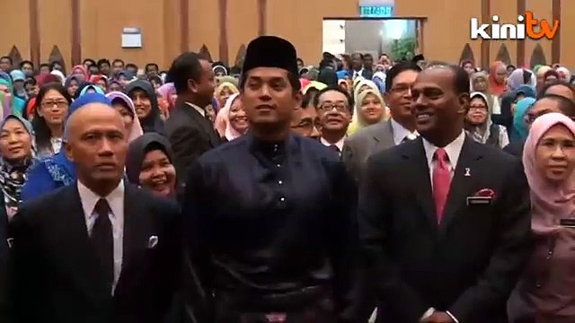 Zahid's get out call personal opinion, says Khairy