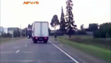 2 cyclistes sortent miraculeusement indemnes d'un accident