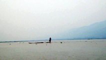 พายเรือด้วยเท้า  ทะเลสาบอินเล  พม่า