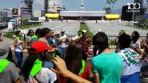 Feligreses llegan a Plaza Salvador del Mundo