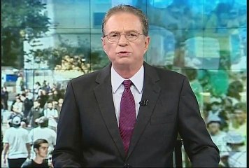 Manifestantes protestam contra o governo e colorem as ruas de Belém