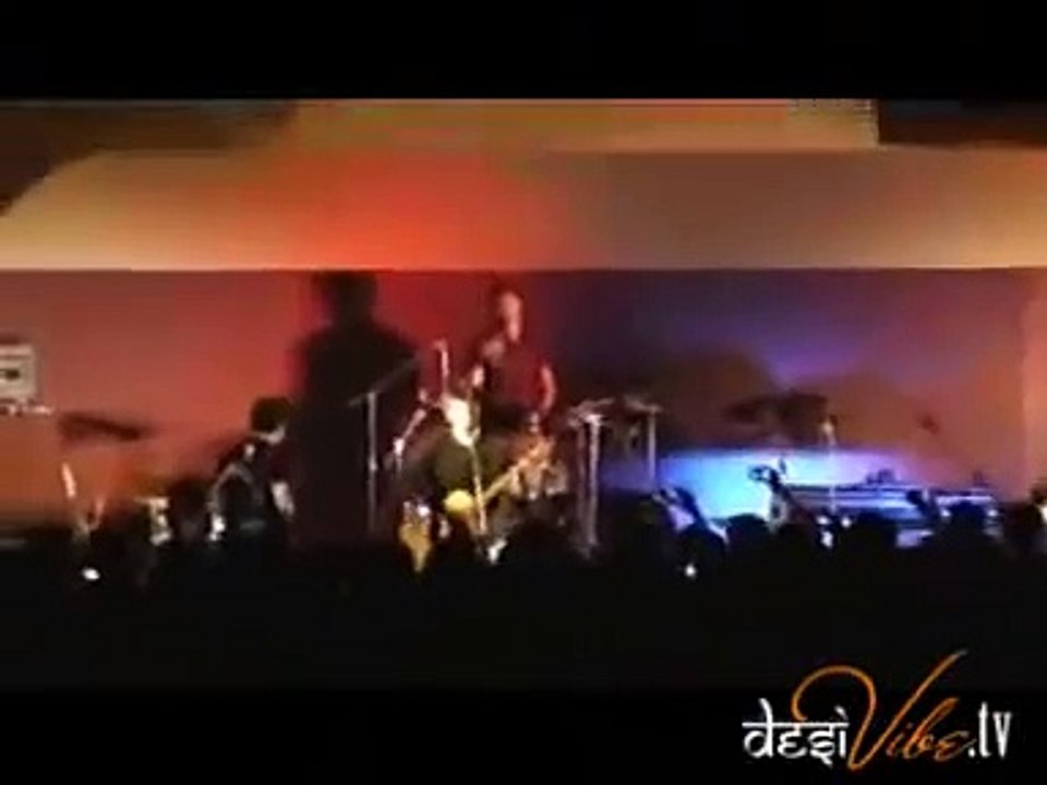 Ali Hamza performing Bhenchod