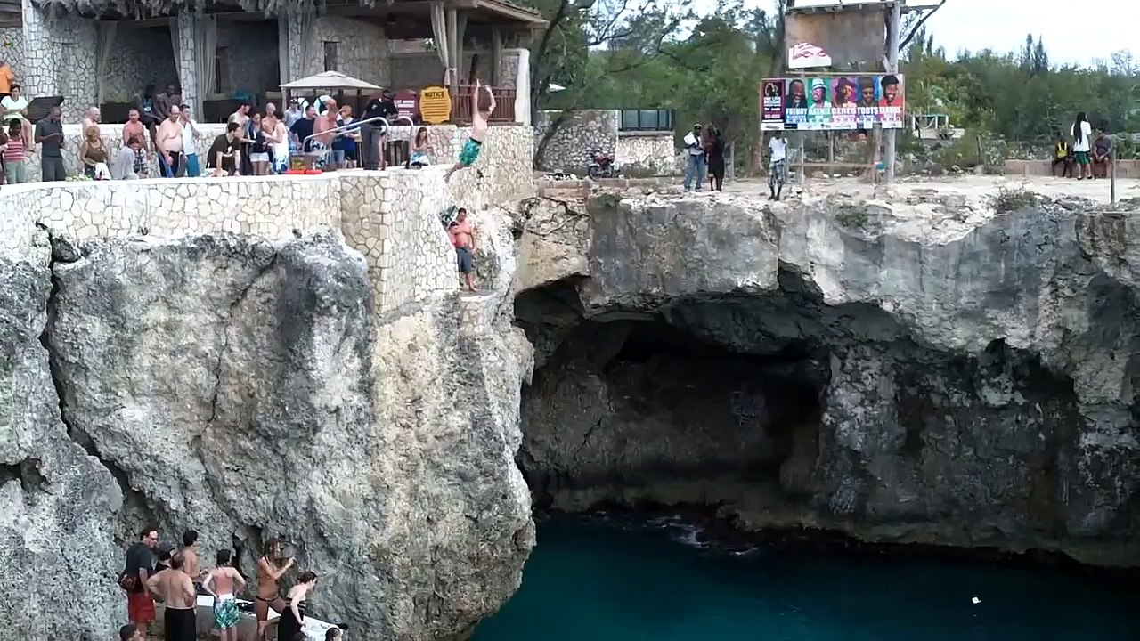 RICKS CAFE CLIFF DIVING, NEGRIL JAMAICA