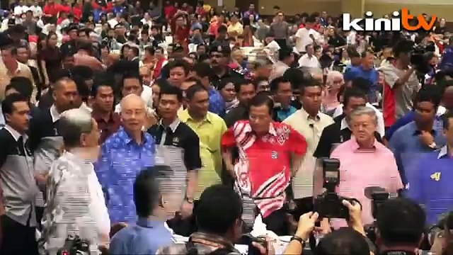 Najib woos Chinese voters in Johor
