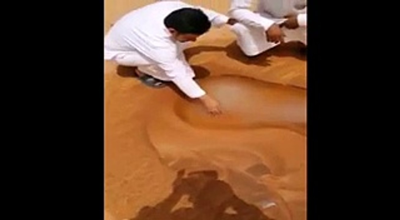 UAE k Desert mein pani nikal aya dekhe allah ki kudrat