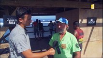 Petite leçon de surf avec Maruki... Billabong Pro Tahiti 17 08 2015