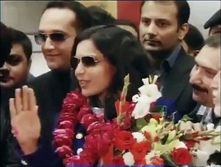 What Actress Meera Said during Live Media Talk that People Started Clapping ??