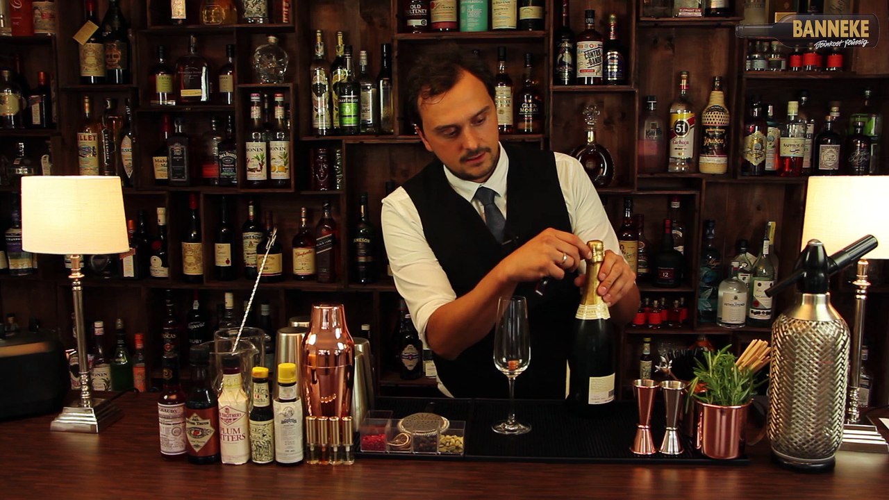 Champagne Cocktail - Champagner Cocktail selber mixen - Schüttelschule by Banneke