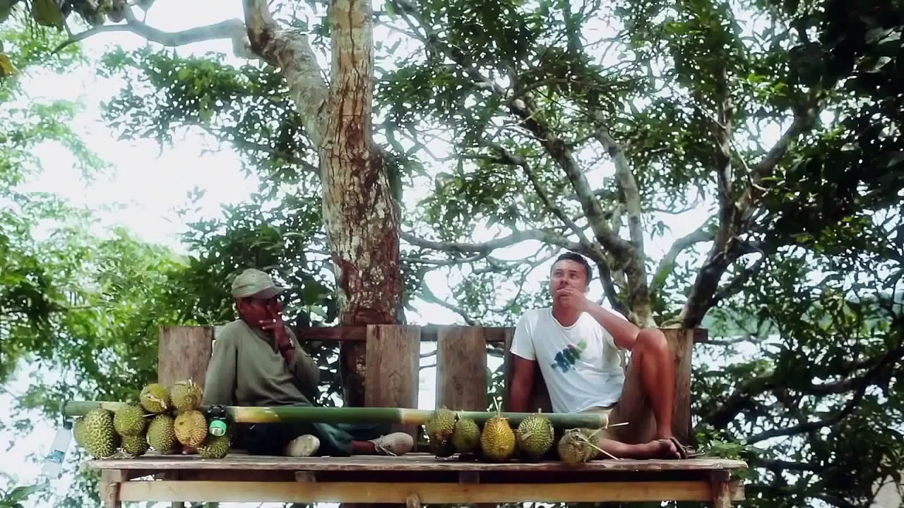 Trailer Film: Someone's Wife in the Boat of Someone's Husband -- Nicholas Saputra, Mariana Renata