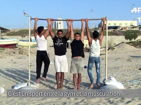 Sur la plage de Gaza, le street workout montre ses muscles