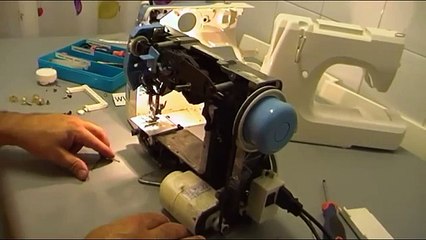 MAQUINA DE COSER ATASCADA UN DESMONTAJE QUE NO ERA NECESARIO - ENGRASE